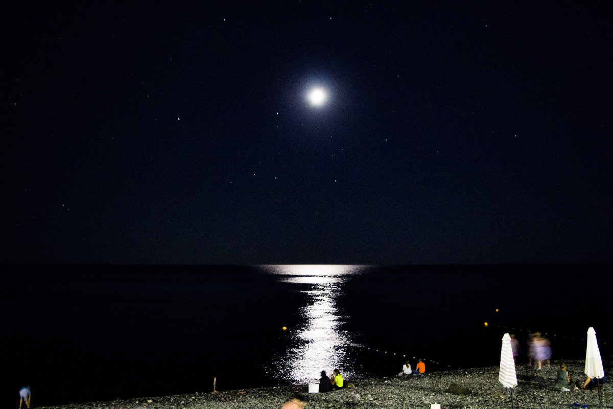 Ночная жизнь на берегу моря - Sergey 