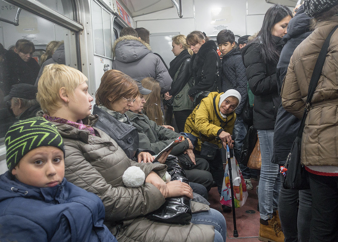 В подземке - Александр Русинов