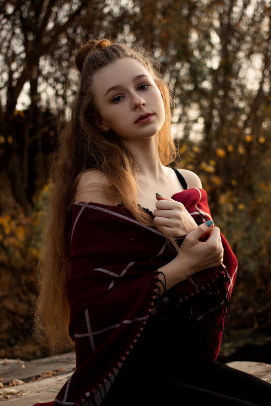 Осенний портрет девушки - Ирина Шустова