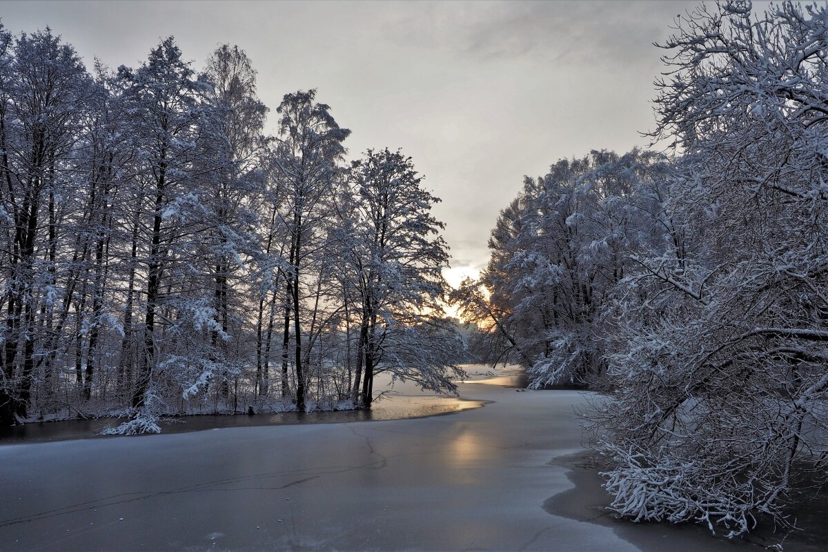 Зимний закат на озере - Leonid Voropaev