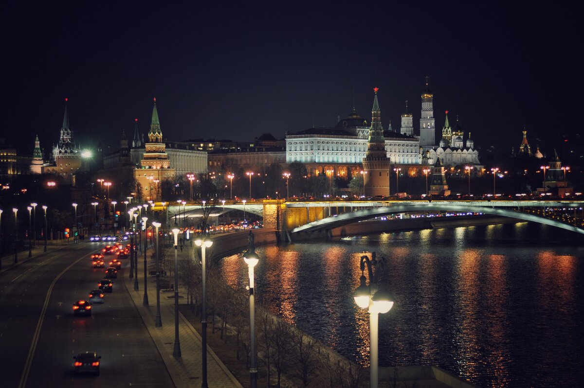 Классический вид на ночной Кремль - Василий Фроленок