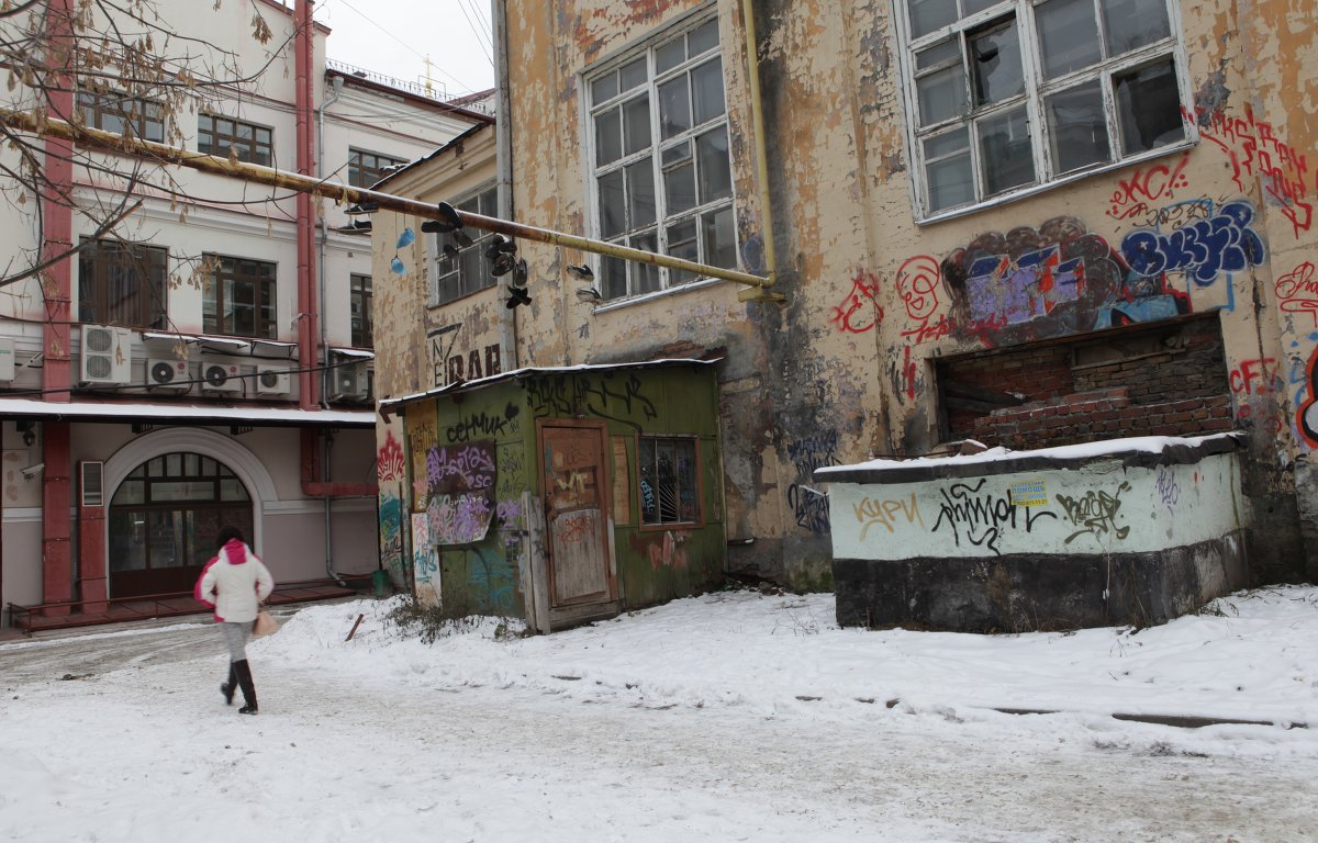 на задворках торгового центра - Лев Капник