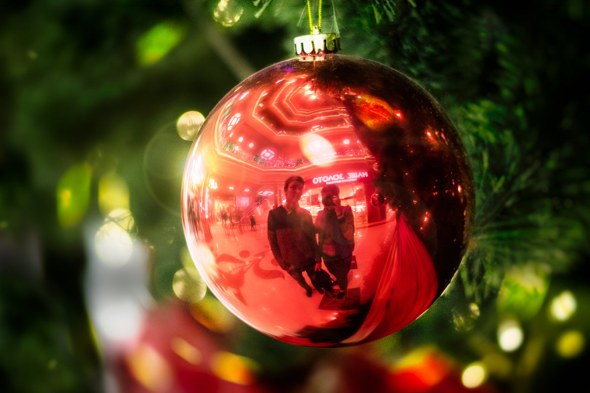 Faces in the New Year's ball - Валентин Шестаков