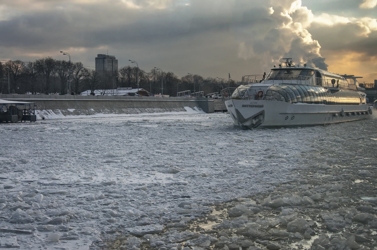 По Москве-реке на ледоколе - Елена Артюшина