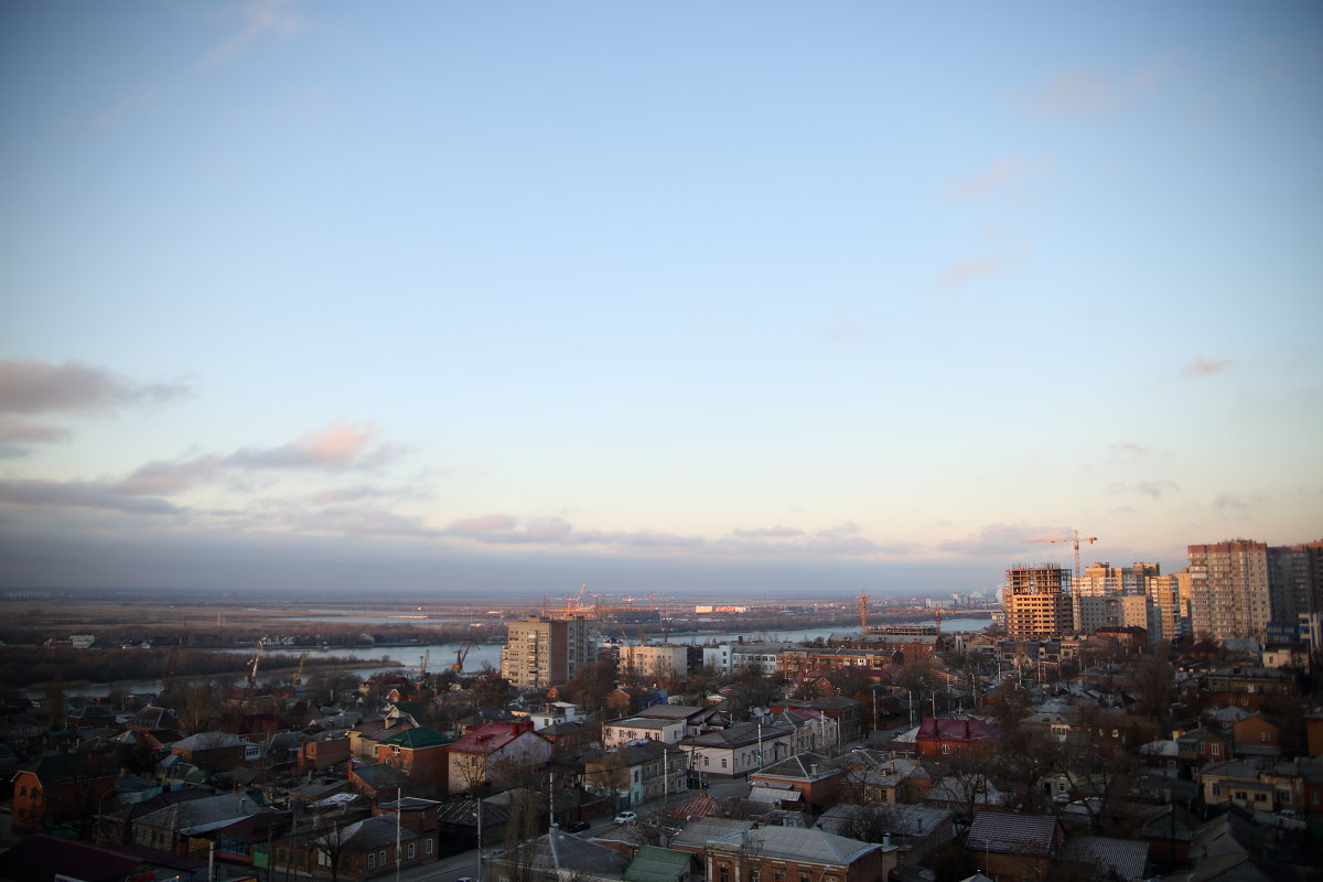 Золотой час над городом - Леонид 