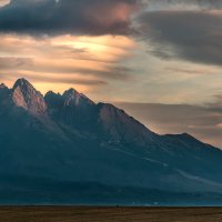 Закат с акцентом на вершину :: Jevgenija St