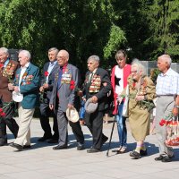 22 июня. Ветераны возлагают цветы к вечному огню :: Tatyana Zholobova