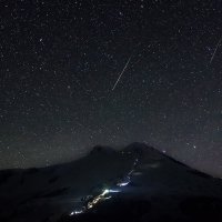 Метеориты Персеиды над Эльбрусом. :: Александр Хорошилов