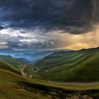 Гроза в долине на закате :: Александр Хорошилов