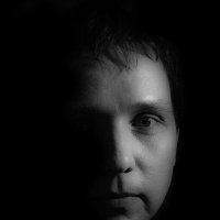Темный портрет "светлого" человека :: Алексей Роплев