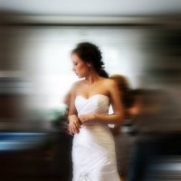 Невеста. Примерка платья. :: Валерий Молоток