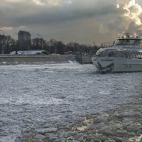 По Москве-реке на ледоколе :: Елена Артюшина