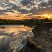Закат у реки :: Александр Кислицын