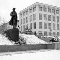 Памятник адмиралу Н.Г. Кузнецову. :: Елена Перевозникова