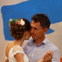 танец отца с дочерью :: Владимир Акилбаев