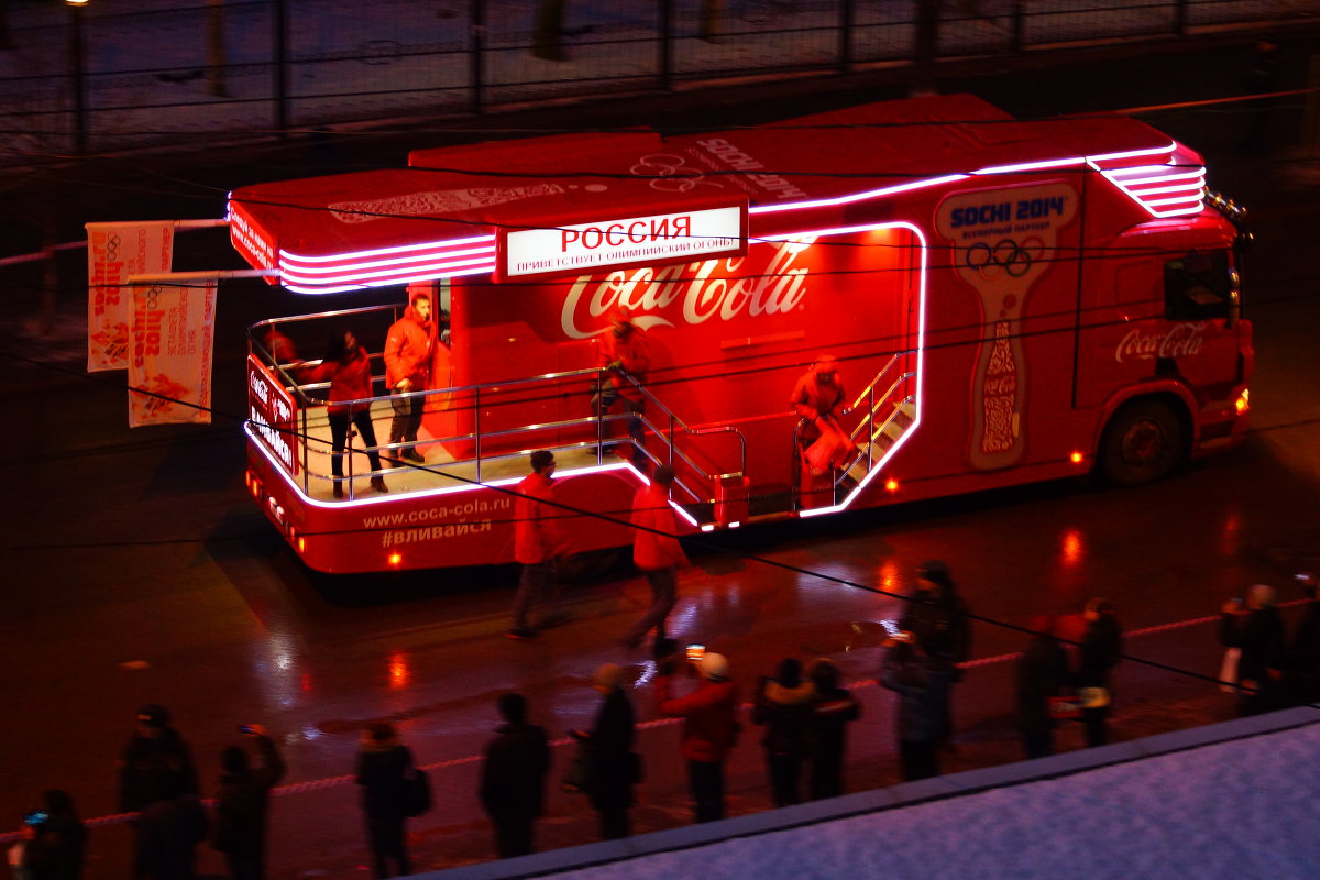 Coca-Cola - спонсор олимпиады в Сочи-14 сопровождает факельное шествие. 25.12.13. Самара - YURII K