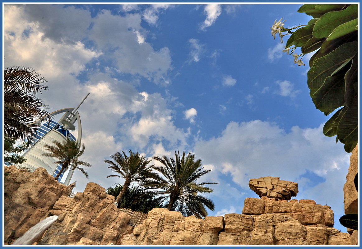 Перед входом в аквапарк *World Wadi* в Дубае (ОАЭ) - Евгений Печенин