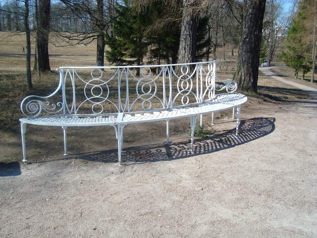 Ажурная скамья в парке - Светлана Шарафутдинова