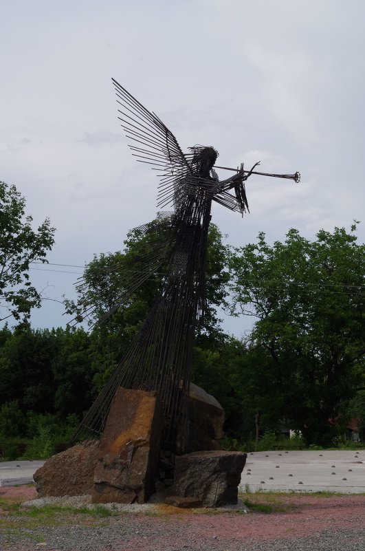 Памятник в пригороде Чернобыля - Виталий Бережной