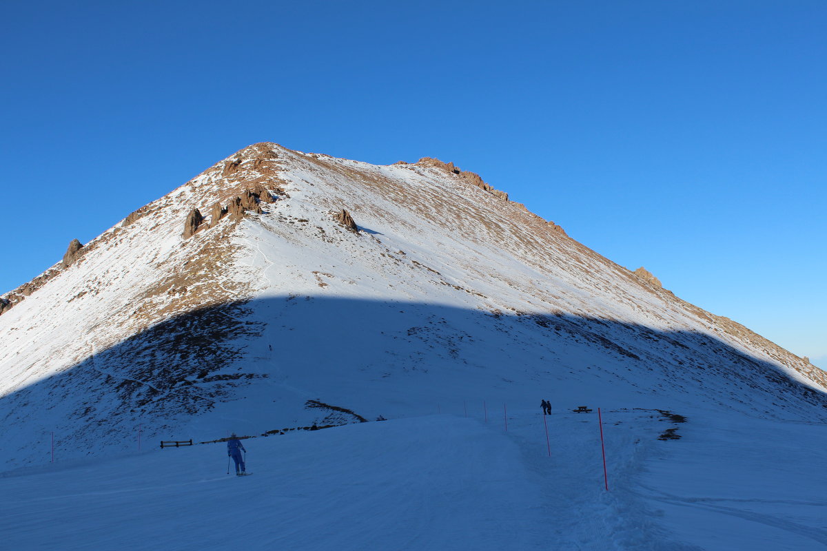 спуск лыжника с Талгарского перевала Чимбулак - Руслан Балтабаев