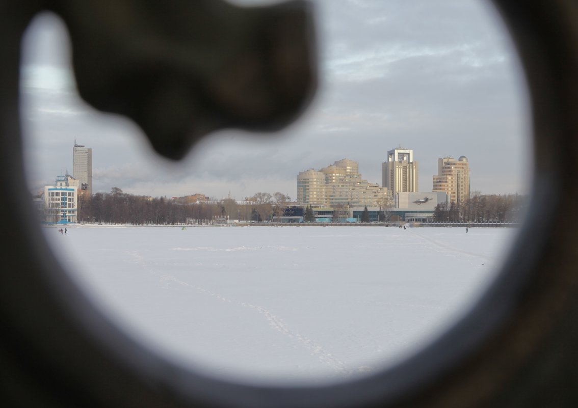 набережная городского пруда - Лев Капник