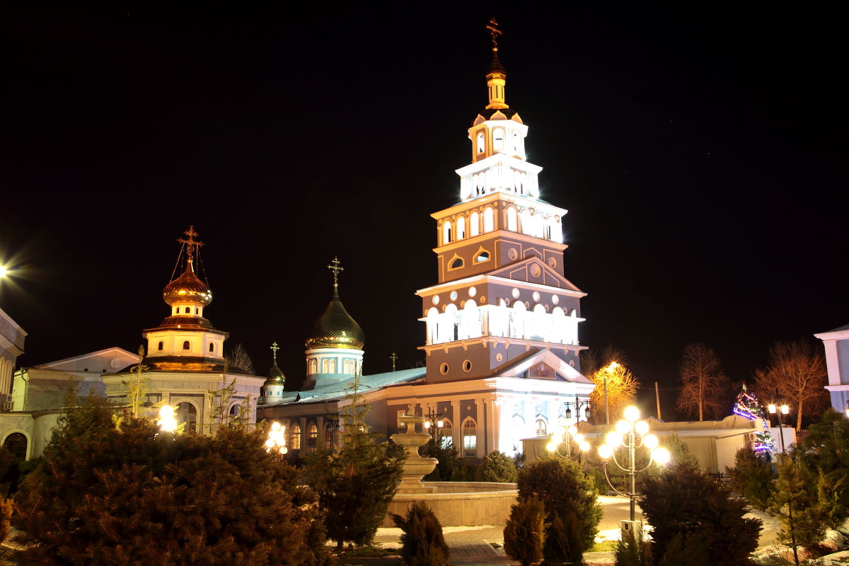 Православная церковь в Рождественскую ночь. Ташкент. - Леонид 