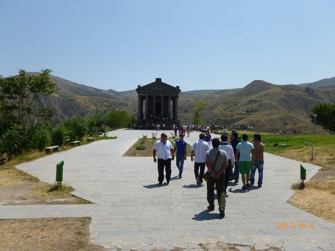 Языческий храм Гарни в Армении - Оганес Plavi Франгулян 