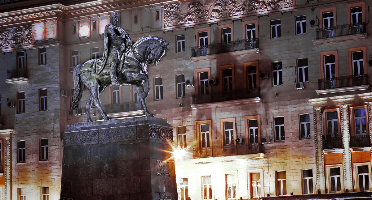 моя столица ночная москва(памятник юрию долгорукому-основателю Москвы) - юрий макаров