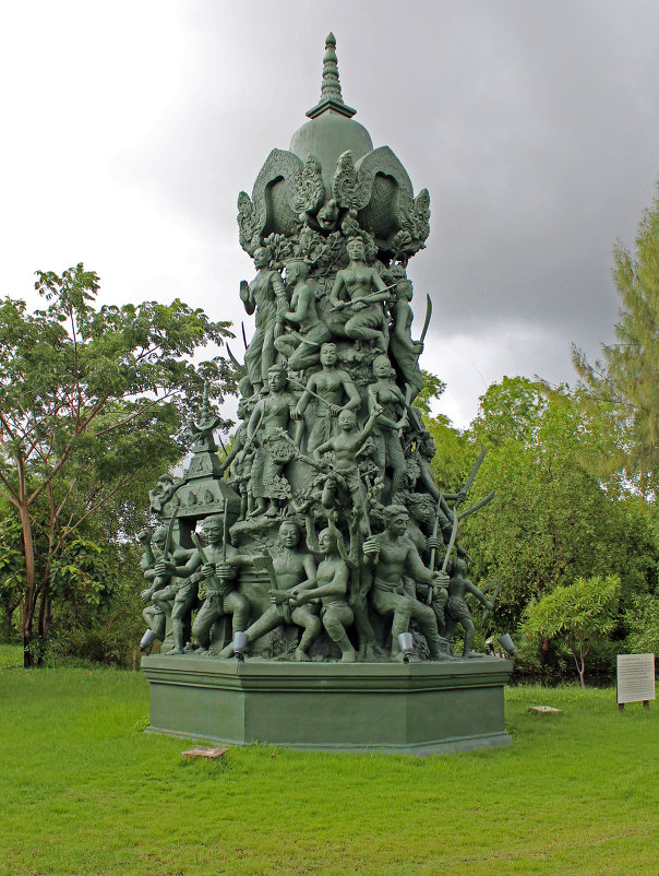 Таиланд. Монумент в национальном историческом парке под Бангкоком - Владимир Шибинский