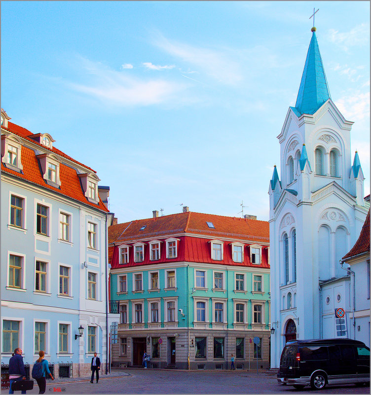 Снимок с Замковой площади вид на Церковь Скорбящей богоматери (Рига, Латвия) - Елена Belika