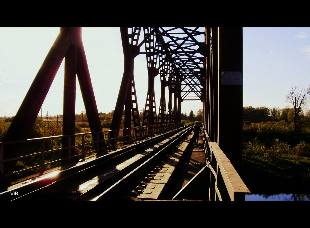 По железнодорожному мосту - Владимир 