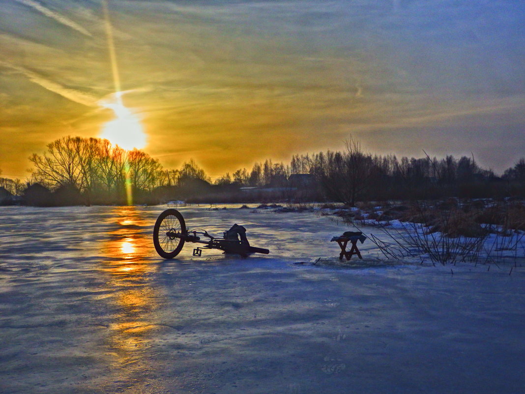 Зимнее утро на рыбалке - Александр Головко