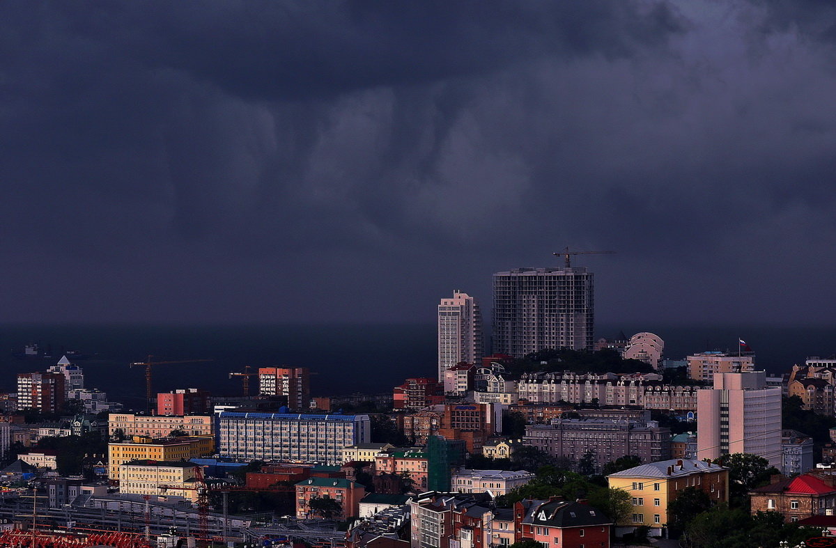 Тайфун наступает ( Владивосток ) - Дмитрий . Вечный дождь .