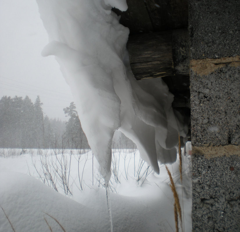Воланы снежные на крышах, как белый свадебный наряд... - Наталья Ерёменко