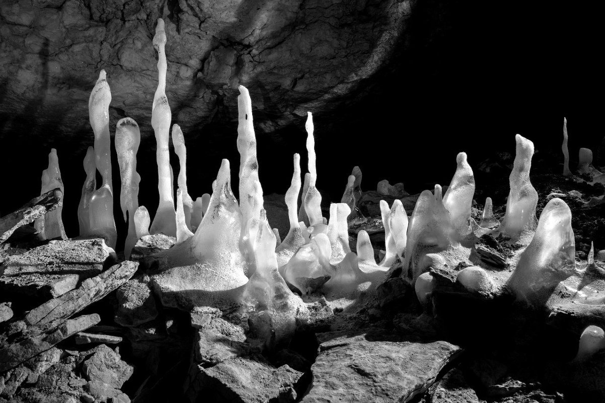В пещере - Надежда Мартюшева