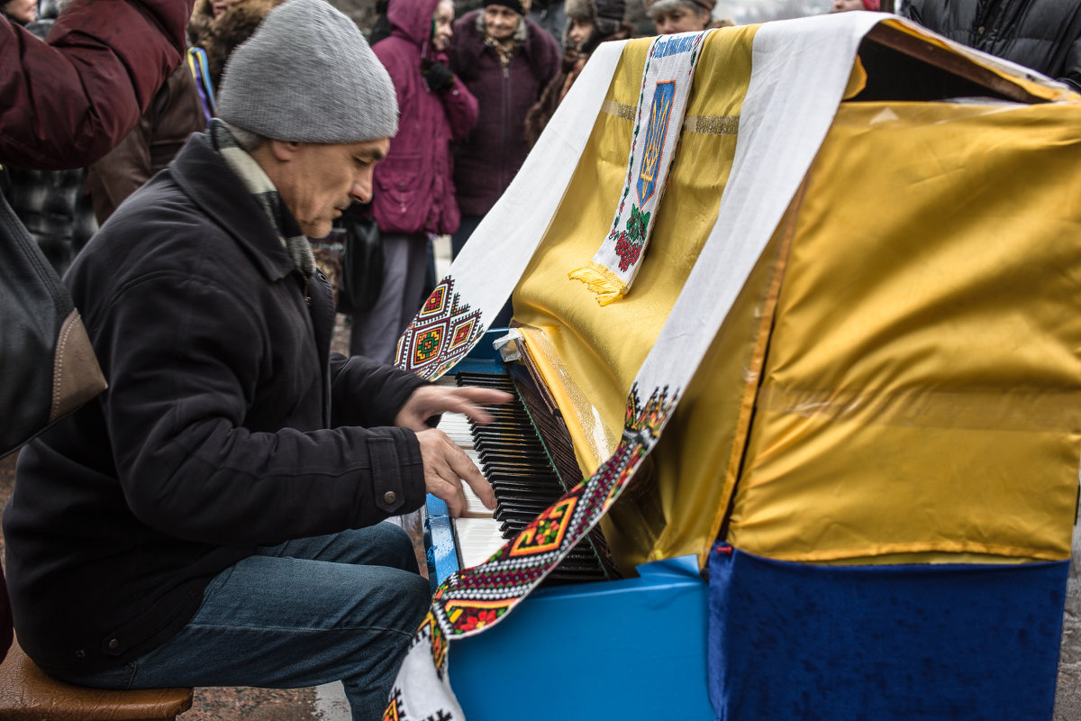 донецк. &quot;пианино для ураины&quot; - Игорь 