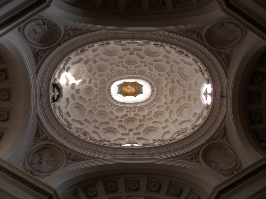 В одной из базилик Рима - Anna Lepere