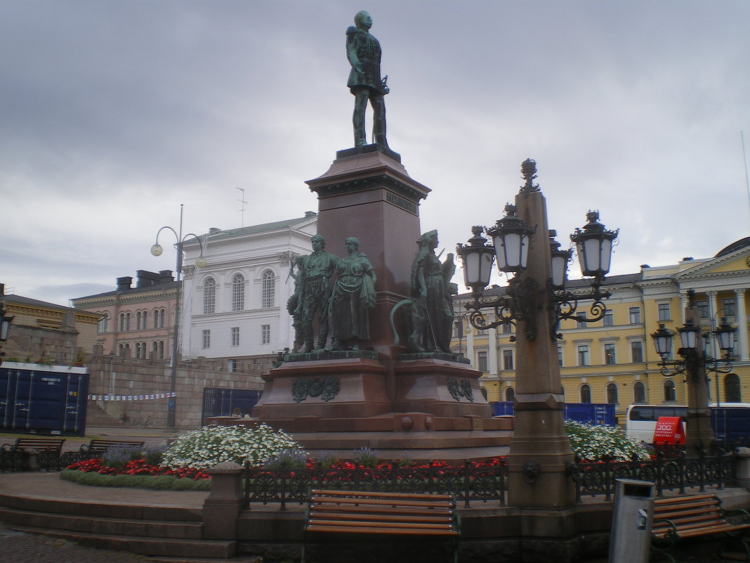 Сенатская площадь.Памятник Александру 2. Хельсинки.2012г - Мила 