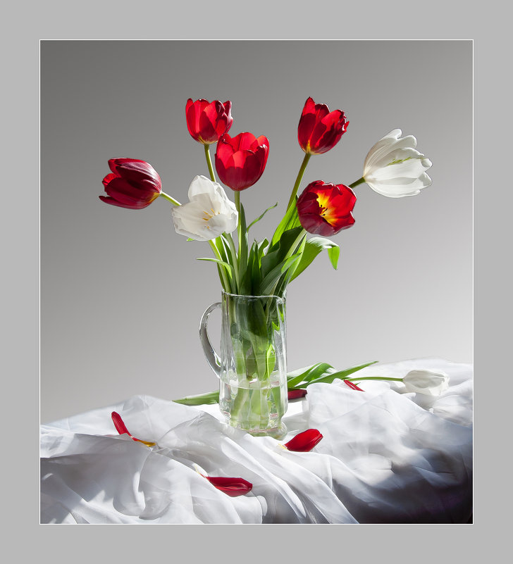 Натюрморт с тюльпанами - Валентина Белоусова