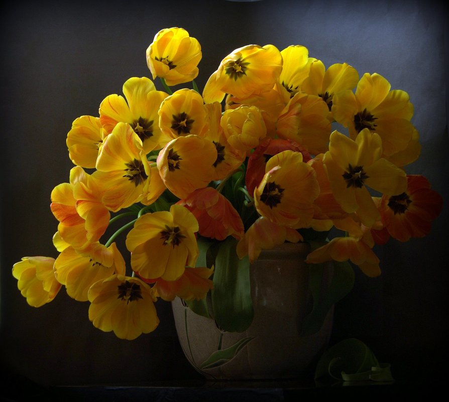 Желтые тюльпаны - Natali K