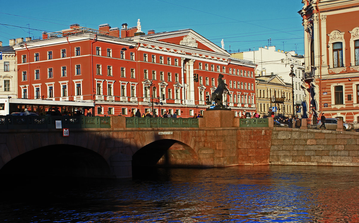 У Аничкова моста. - Александр Лейкум