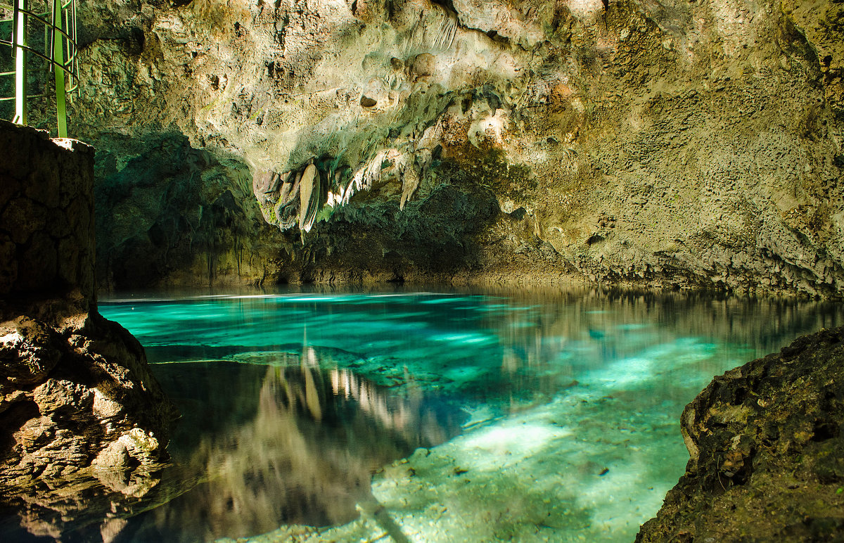 Озеро "Голубые воды" в пещере "Три глаза" - Кирилл Антропов
