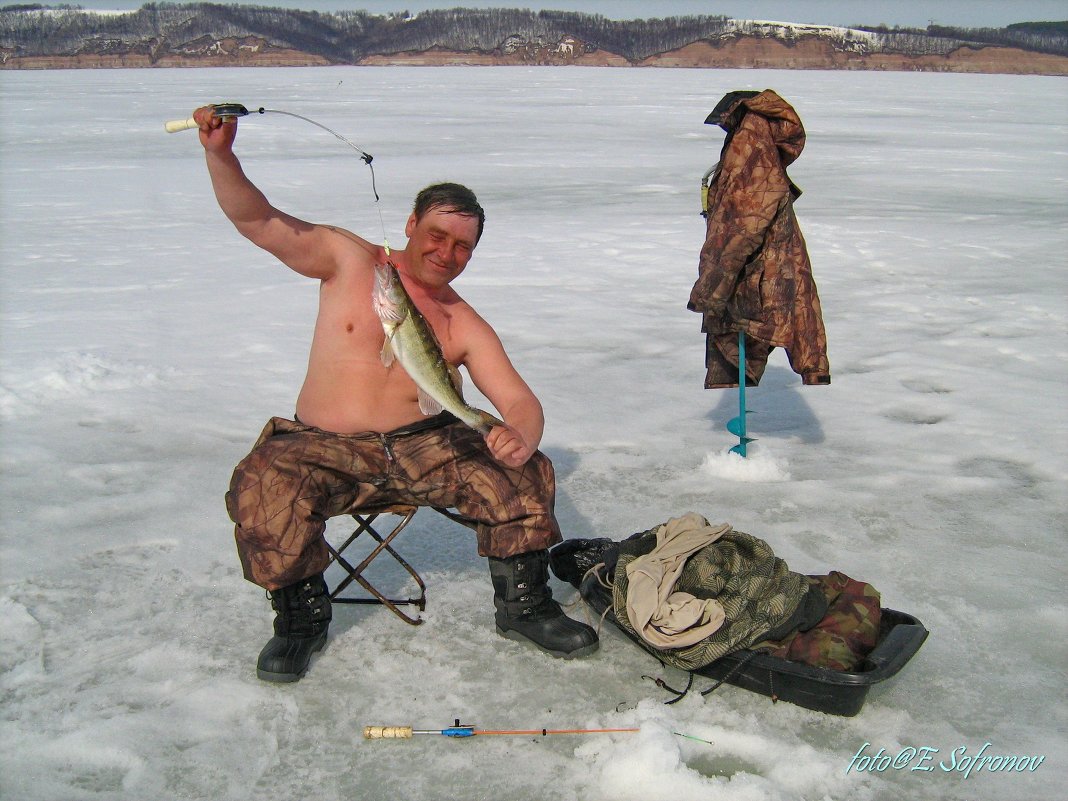 Рыбалка по последнему льду - Евгений Софронов