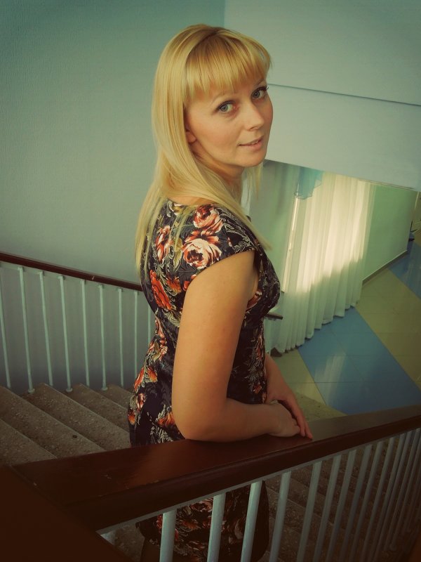 На лестнице - Yuliana Nebel