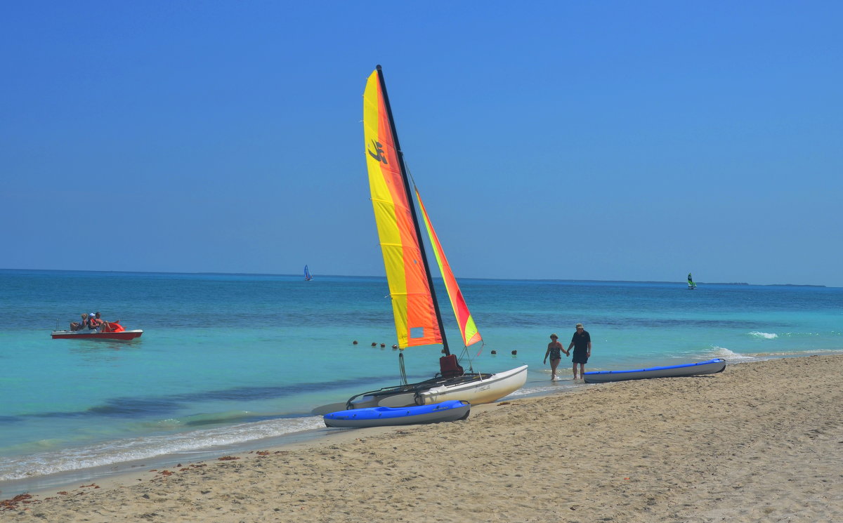 Парусники на пляже Варадеро. Куба. - Любовь Головина