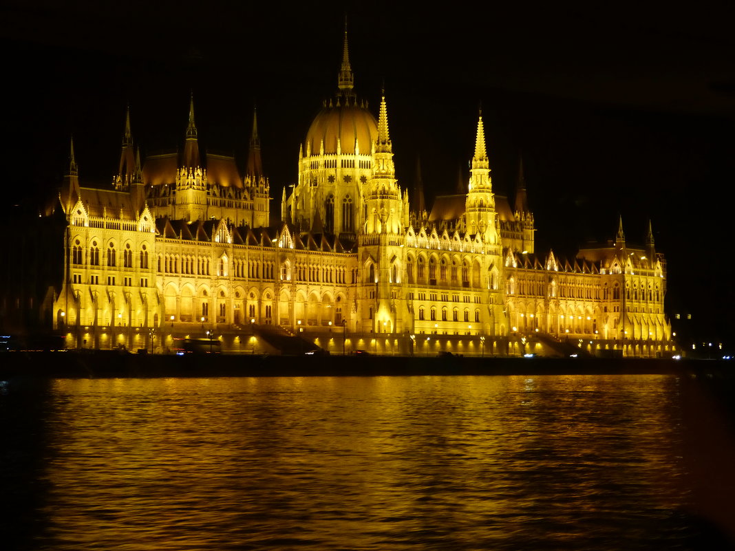 Ночная прогулка по Дунаю, здание парламента. Будапешт. - Инна C
