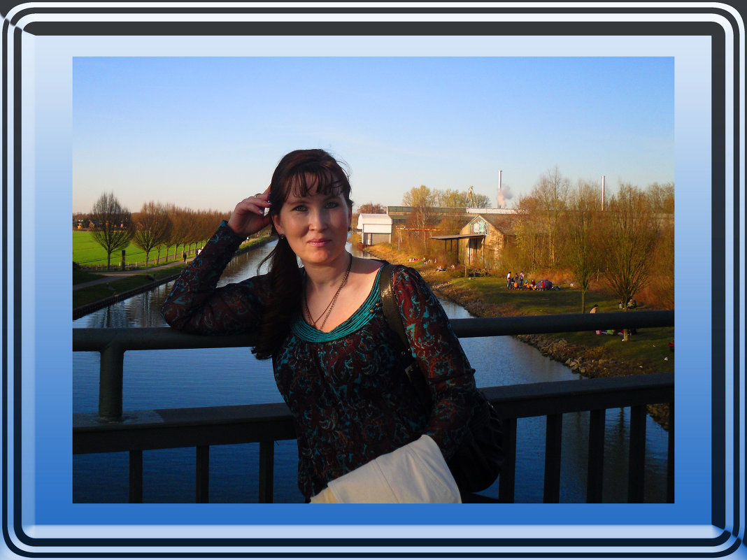 Портрет на фоне судоходного канала в Дортмунде. - Eleonora Mrz