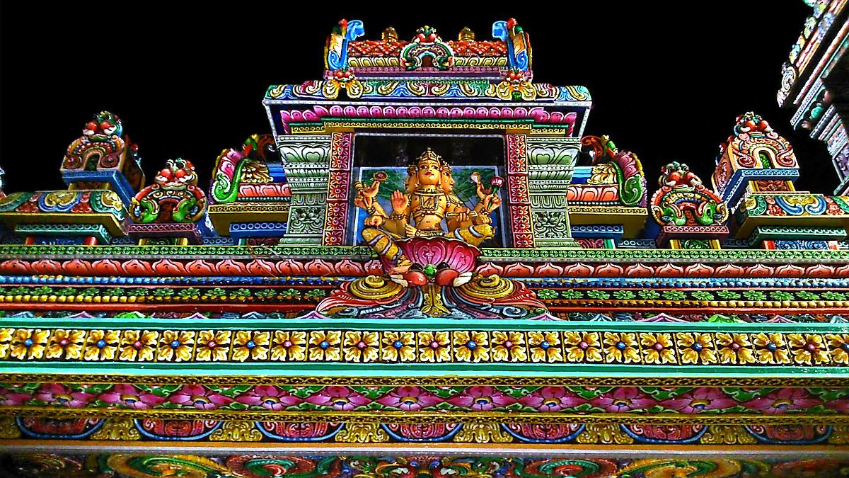 Фрагмент индийского храма в Бангкоке - Наталья Нарсеева