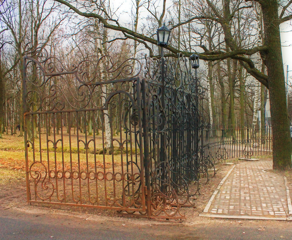 Старинные Ворота в Старом Парке. - Александр Лейкум