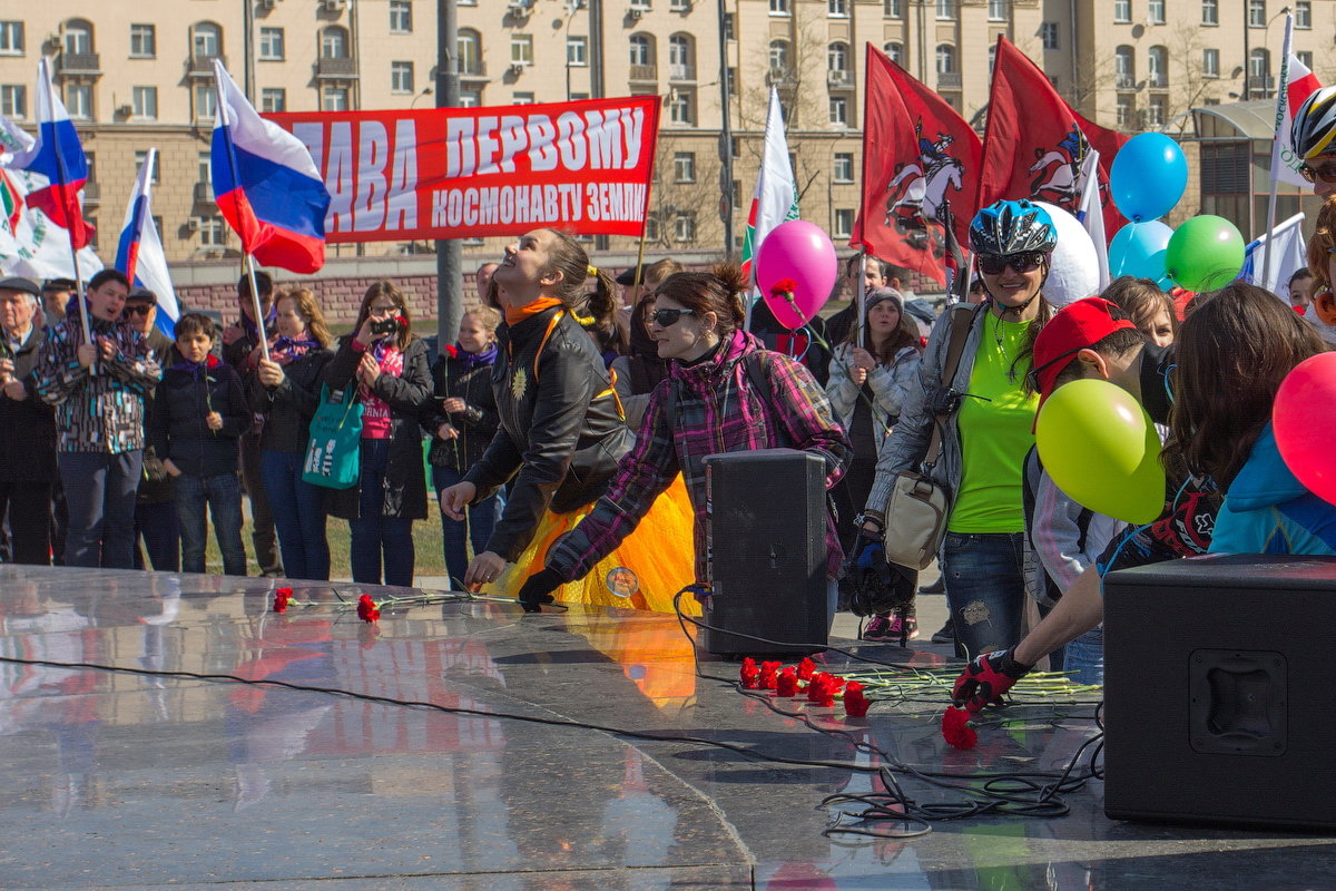 Возложение цветов - Эльвина Доронина